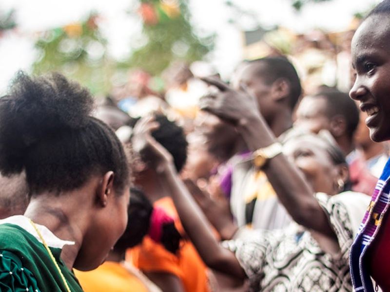 Sharing scientific knowledge with the world